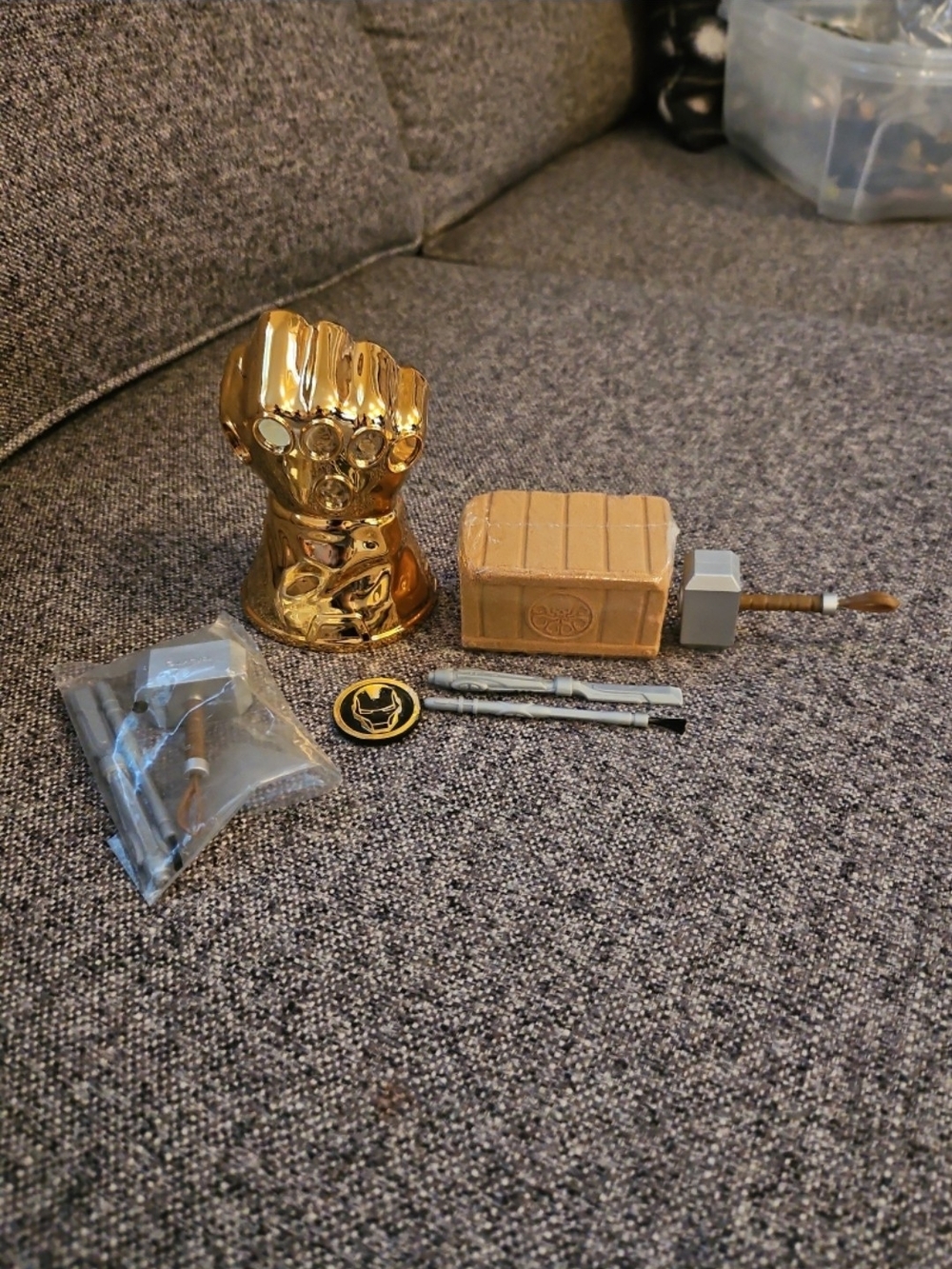 Marvel Infinity Gaundlet Dig-It Display with Soul Gem Diggable Surprise Crate